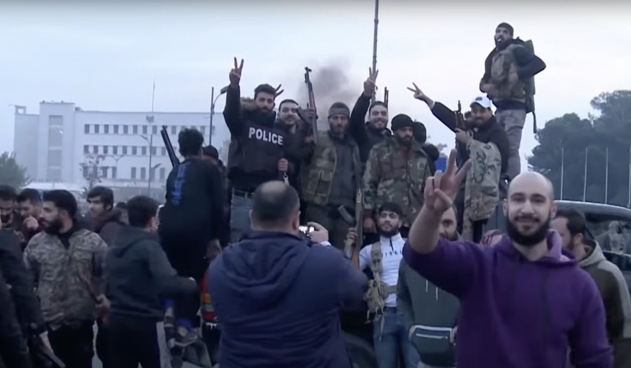 विद्रोहीद्वारा सिरिया स्वतन्त्र भएको घोषणा, राष्ट्रपति आसाद भागे